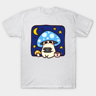 Sleepy stem : cute mushroom on blue T-Shirt